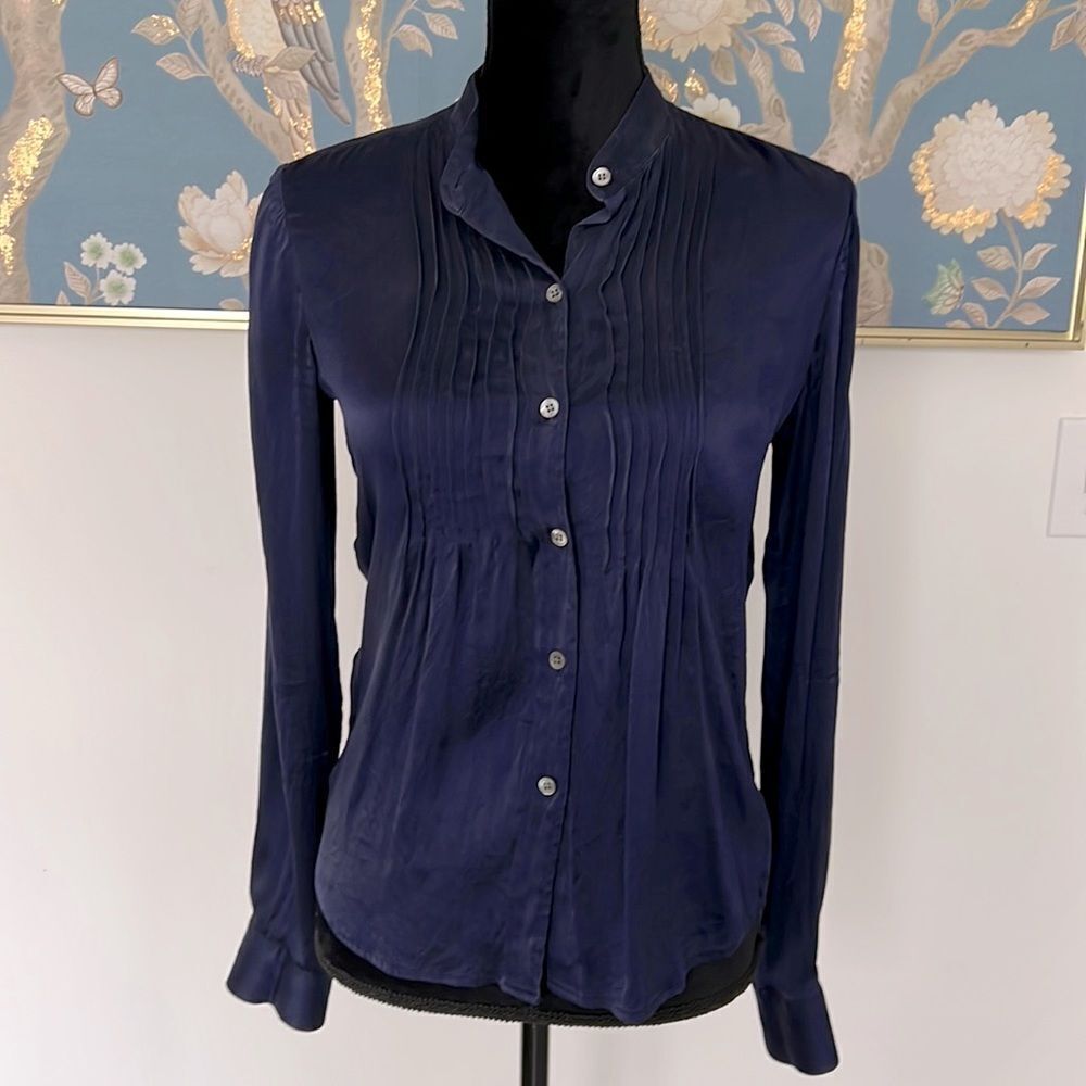 Theory silk down bottom blouse navy blue Sz Small Petite